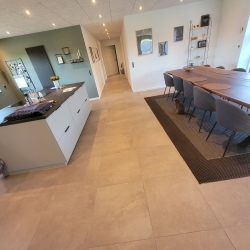 murer nyt badeværelse fliser stue