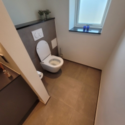 murer nyt badeværelse fliser toilet