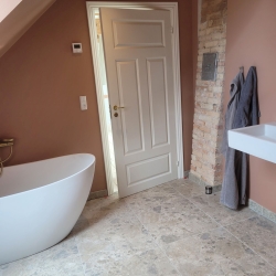 omfugning af murværk badeværelse