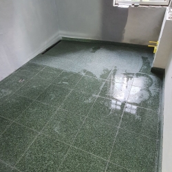 renovering af badeværelse fliser grøn