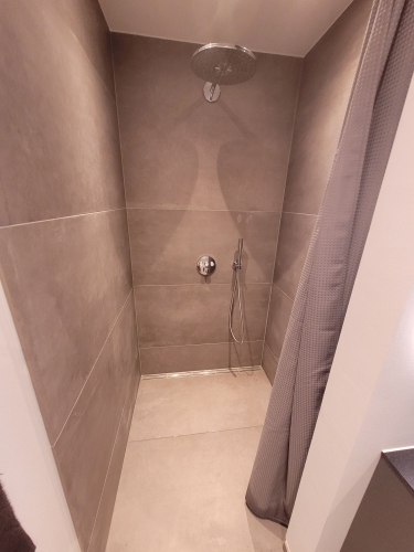 murer nyt badeværelse fliser