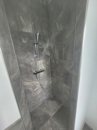 murermester renovering af nyt badeværelse bruser