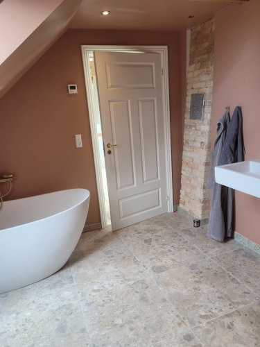 omfugning af murværk badeværelse