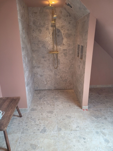 omfugning af murværk bruser