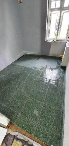renovering af badeværelse fliser grøn