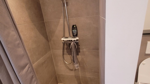 murer nyt badeværelse fliser bruser