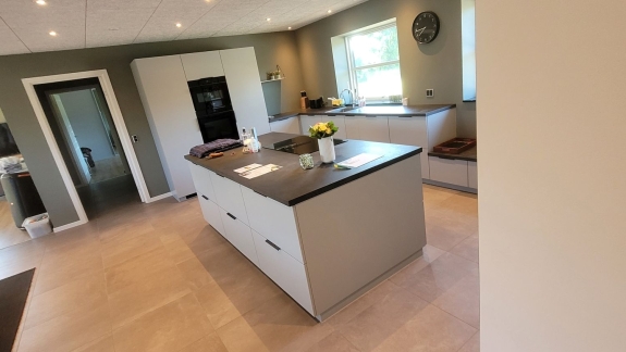 murer nyt badeværelse fliser klinker