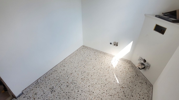 omfugning af hvide fliser