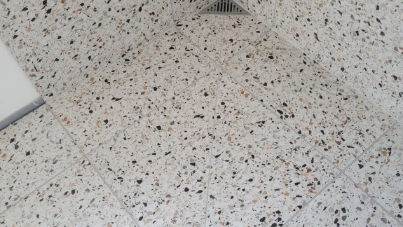 omfugning af murværk hvide fliser