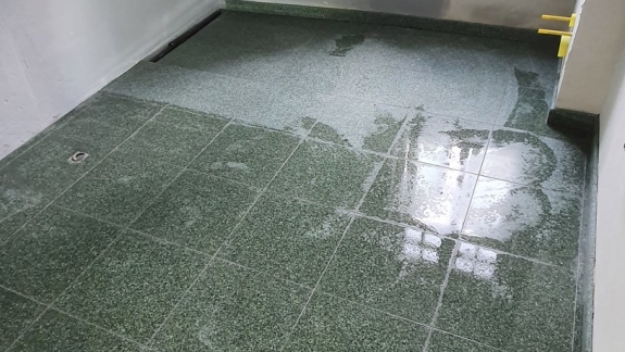 renovering af badeværelse fliser grøn