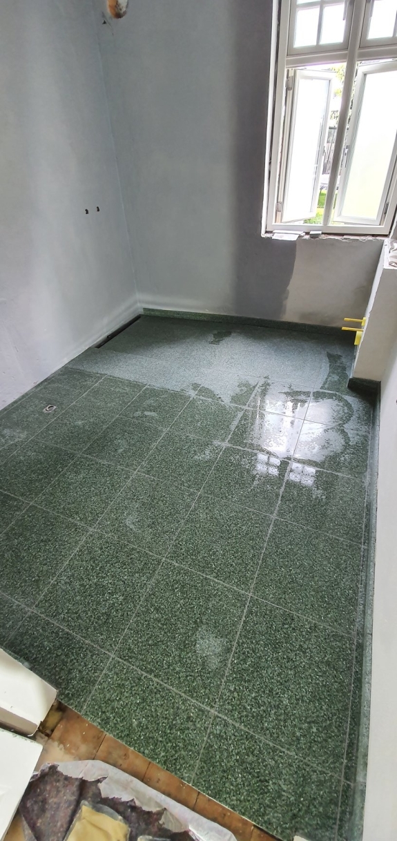 renovering af badeværelse fliser grøn